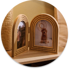Capture memories in our decorative photo frames – timeless accents for your walls.