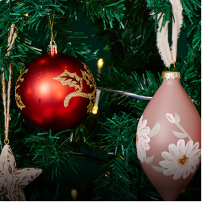 shop baubels,bows & tinsels